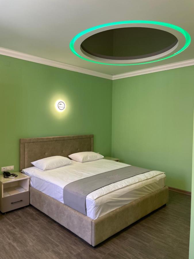 Central Hotel Gjoumri Kültér fotó