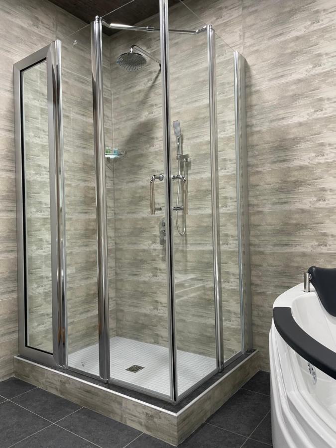 Central Hotel Gjoumri Kültér fotó