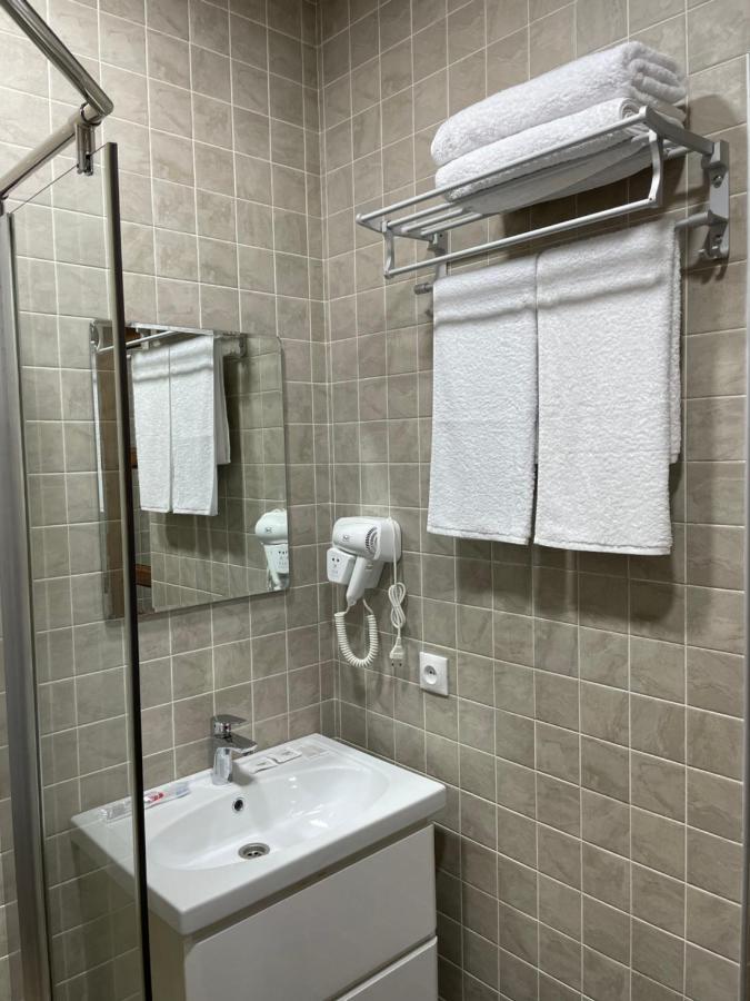 Central Hotel Gjoumri Kültér fotó