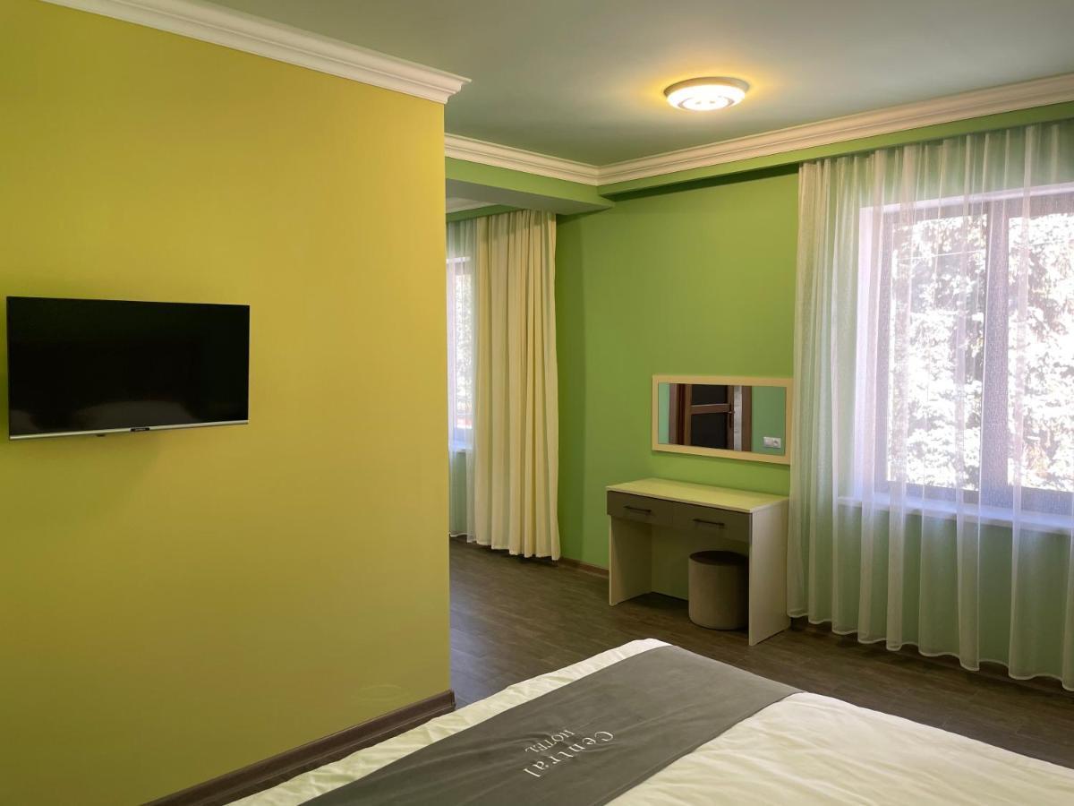 Central Hotel Gjoumri Kültér fotó