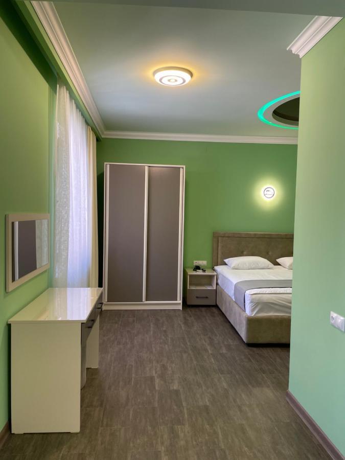 Central Hotel Gjoumri Kültér fotó