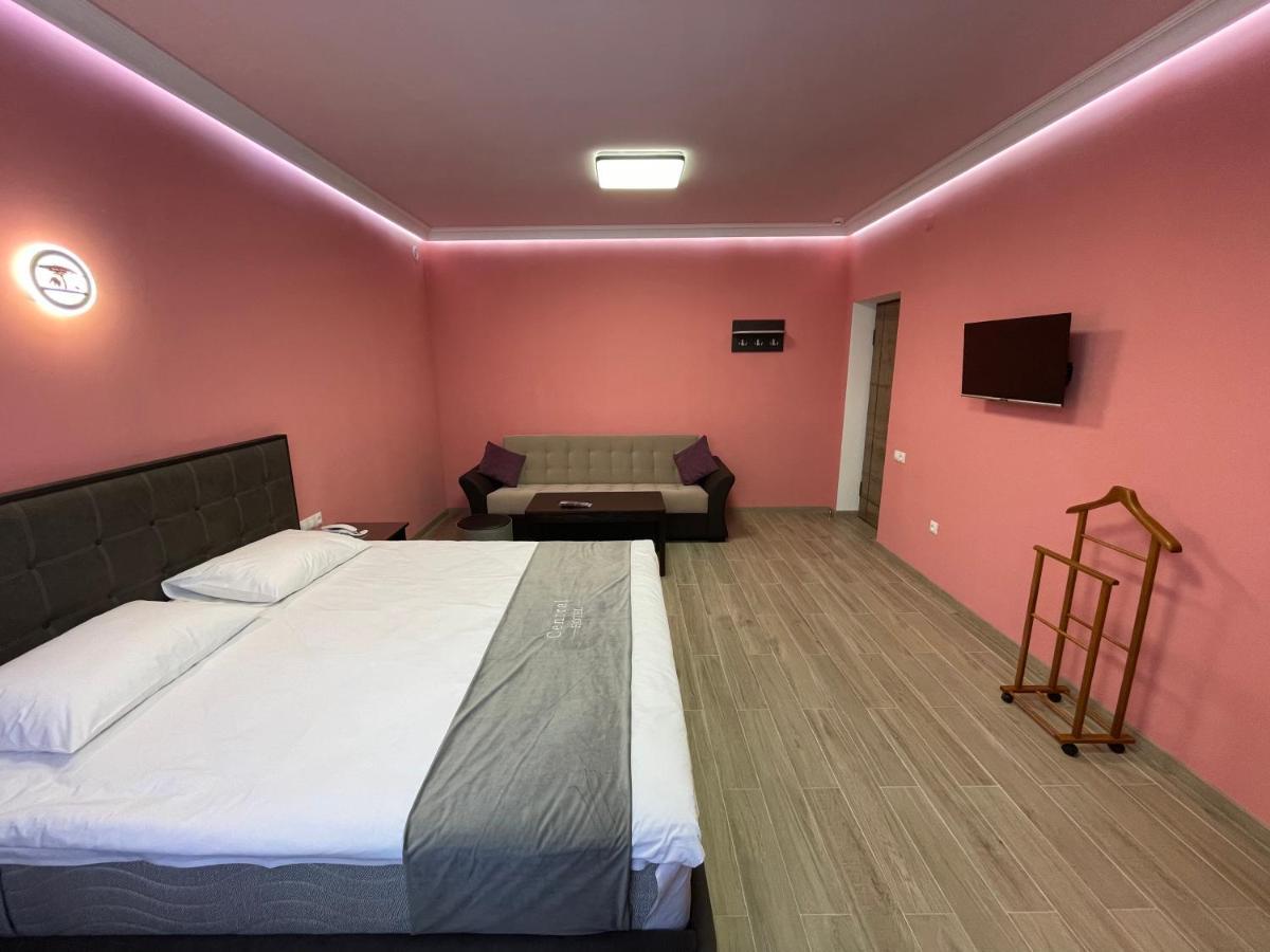 Central Hotel Gjoumri Kültér fotó