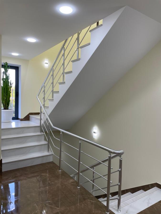 Central Hotel Gjoumri Kültér fotó