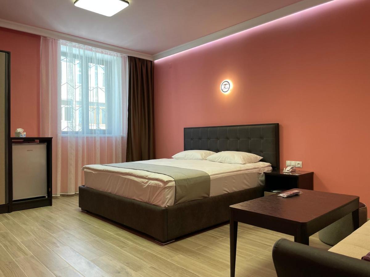 Central Hotel Gjoumri Kültér fotó