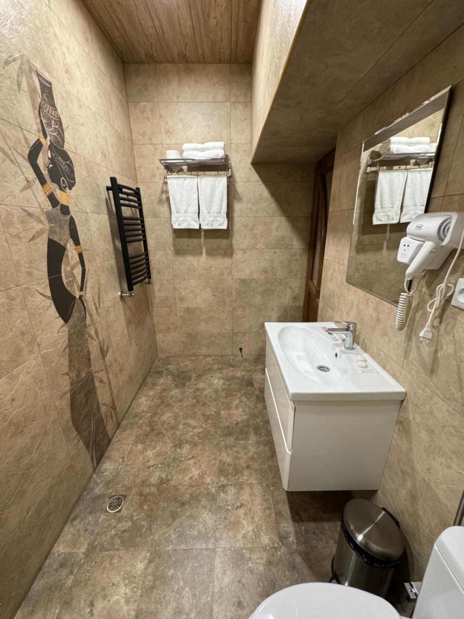 Central Hotel Gjoumri Kültér fotó